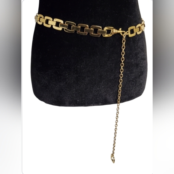 Saint John Gold Chain Belt - Picture 3 of 5